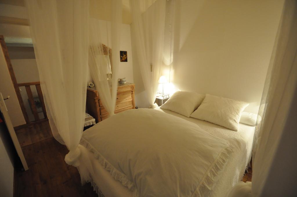 Le Fousseret Ferme Saint Joseph B&B 객실 사진